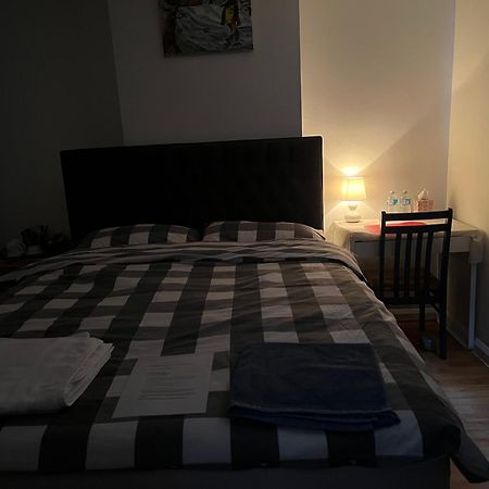 Large Double Bedroom With Free On Site Parking Kingston upon Thames  Exteriör bild