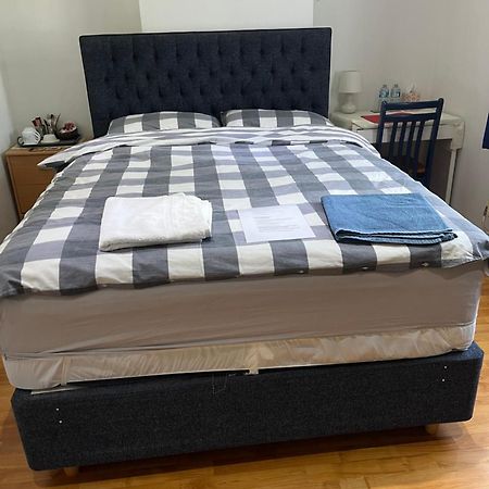 Large Double Bedroom With Free On Site Parking Kingston upon Thames  Exteriör bild