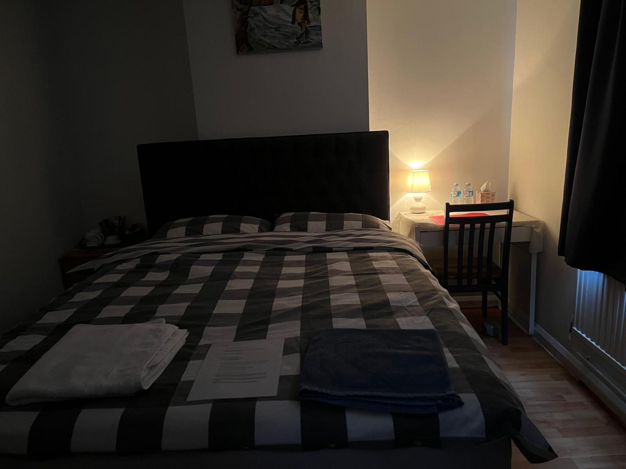 Large Double Bedroom With Free On Site Parking Kingston upon Thames  Exteriör bild